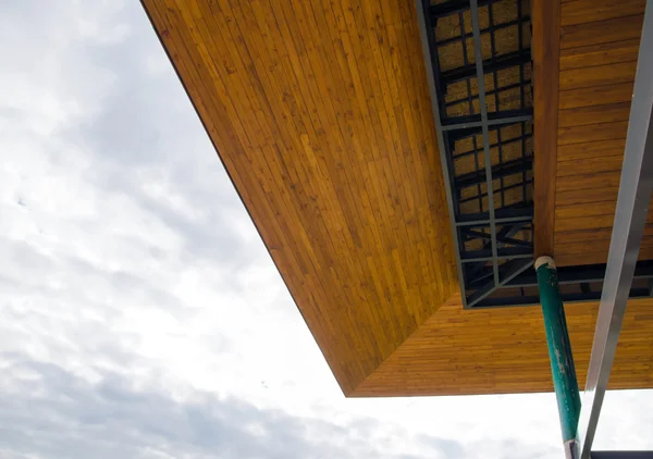 Gronda di legno della casa — Foto Stock