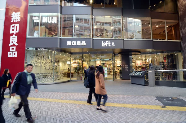 Tokyo, Japan - 28 November 2013: Toeristische bezoek Shibuya District — Stockfoto