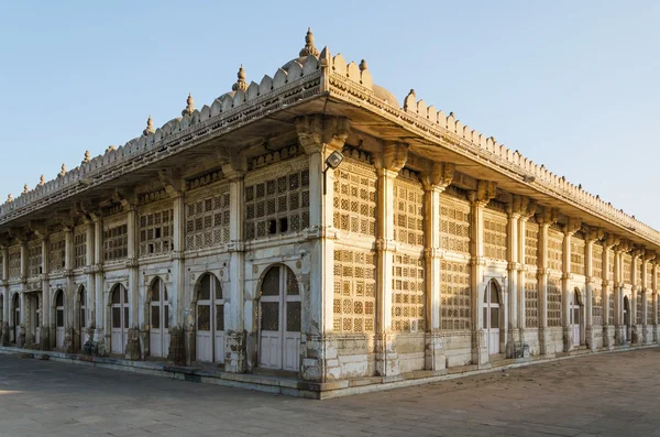 Sarkhej Roza moskee in Ahmedabad, Gujarat — Stockfoto
