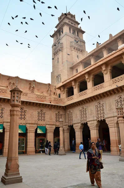 Jodhpur, India - 1 januari 2015: Människor besöker Umaid Bhawan Pala — Stockfoto