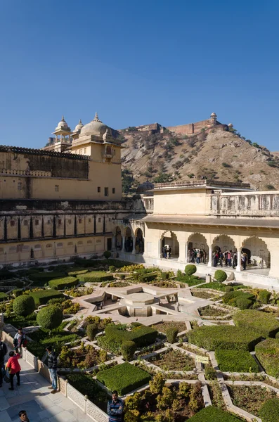 Jaipur, Índia - 29 de dezembro de 2014: Visita turística Sukh Niwas o Terceiro Pátio em Amber Fort — Fotografia de Stock