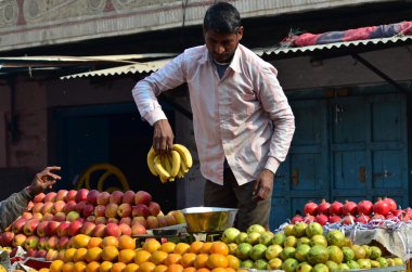 Jodhpur, Hindistan - 1 Ocak 2015: sellin tanımlanamayan Hintli adam