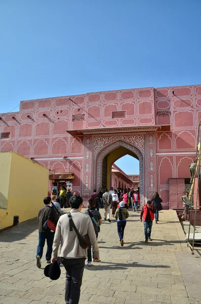 Jaipur, India - December 29, 2014: People visit The City Palace — Stock Photo, Image