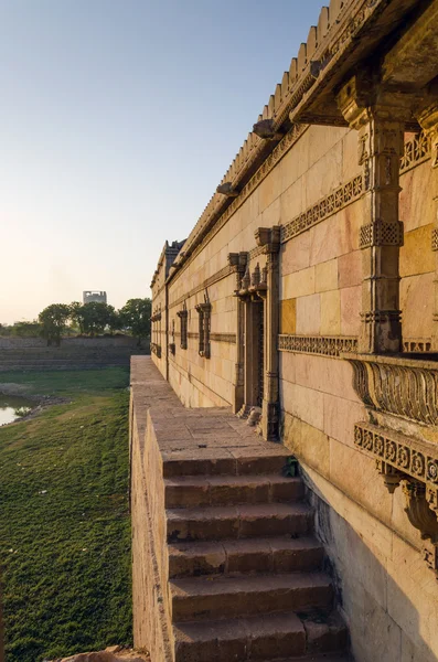 Sarkhej Roza mešita v Ahmedabad, Gudžarát — Stock fotografie