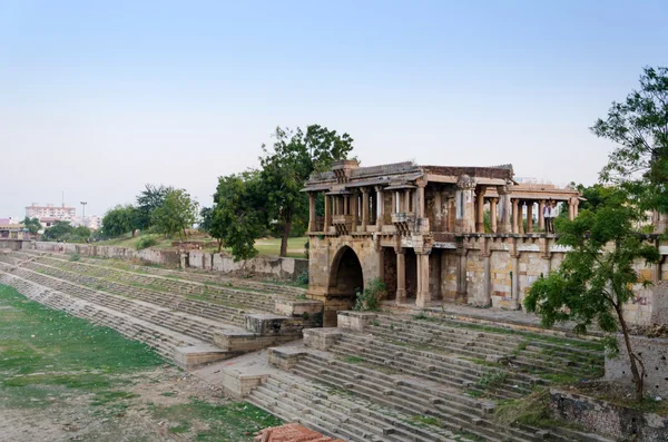 Sarkhej Roza moskén i Ahmedabad, Gujarat — Stockfoto