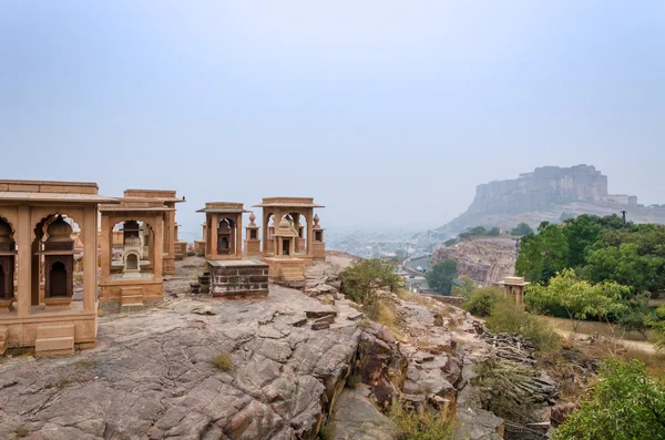 Mausolée Jaswant Thada avec fort mehrangarh — Photo