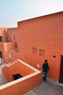 Jaipur, Hindistan - 31 Ocak 2014: İnsanlar Jawahar Kala Kendra ziyaret edin
