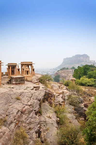 Mausoleo Jaswant Thada con fuerte mehrangarh — Foto de Stock