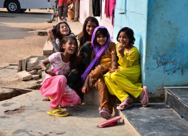 Jodhpur, Hindistan - 2 Ocak 2015: Jodhpur, Hindistan bir köyde Hintli çocuk portresi.