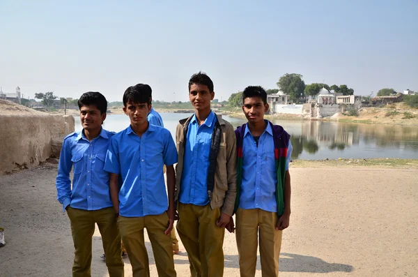 Jodhpur, India - January 2, 2015: Group of young indian men poses proudly in Jodhpur, India. — Stock Photo, Image