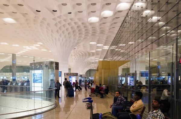 Mumbai, Hindistan - 5 Ocak 2015: Turist ziyaret nda Shivaji Uluslararası Havaalanı. — Stok fotoğraf