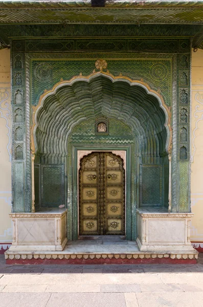 Gerbang hijau di Pitam Niwas Chowk, Istana Kota Jaipur — Stok Foto