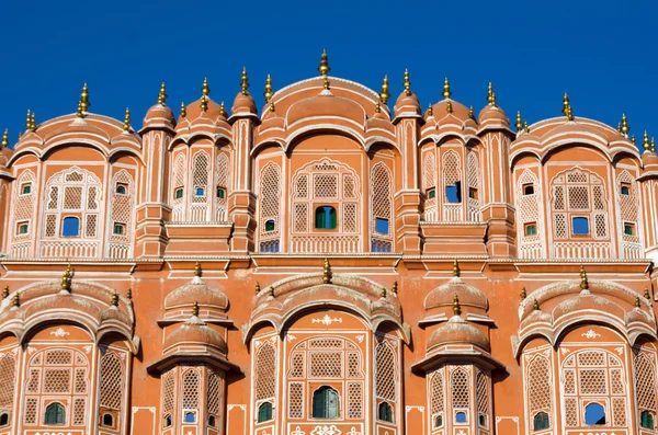 Elevación del palacio de Hawa Mahal o Palacio de los Vientos en Jaipur — Foto de Stock