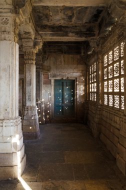 Tarihi mezar Mehmud Begada, Sultan Gujarat, iç