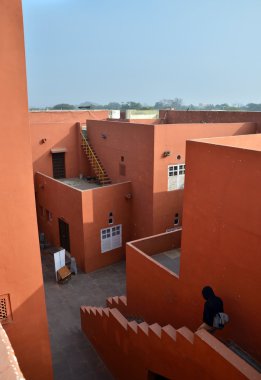 Jaipur, Hindistan - 31 Ocak 2014: İnsanlar Jawahar Kala Kendra Jaipur şehrinde ziyaret edin