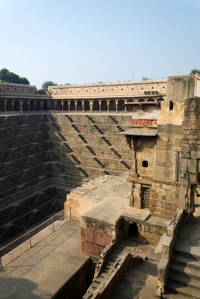 Chand Baori Stepwell i byn Abhaneri, Rajasthan — Stockfoto