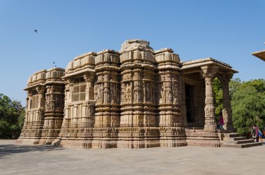 Ahmedabad, Hindistan - 25 Aralık 2014: Turist ziyaret güneş Tapınağı Modhera Ahmedabad