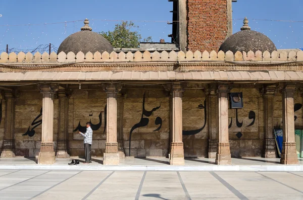 Ahmedabad, India - 28 de diciembre de 2014: Los musulmanes en Jama Masj —  Fotos de Stock