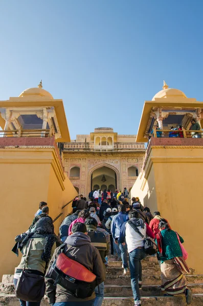 Jaipur, Indien - 29. Dezember 2014: Besuch des Bernstein-Forts in der Nähe von Jaipur, — Stockfoto