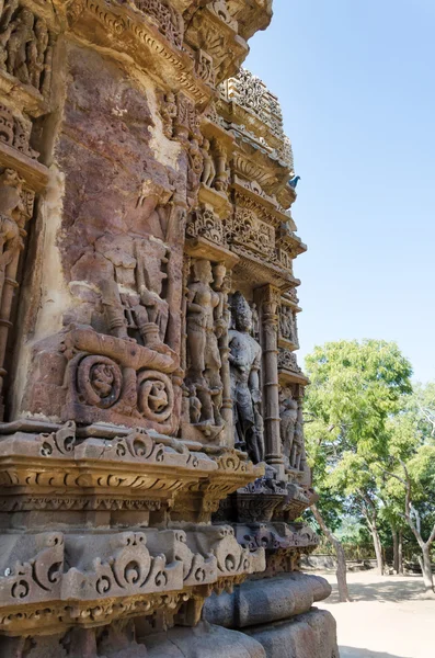 Vintage utformad mönster på klipporna vid Sun Temple Modhera — Stockfoto