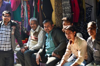 Jodhpur, Hindistan - 1 Ocak 2015: Hintli pozlar gururla içinde Jodhpur, Hindistan.
