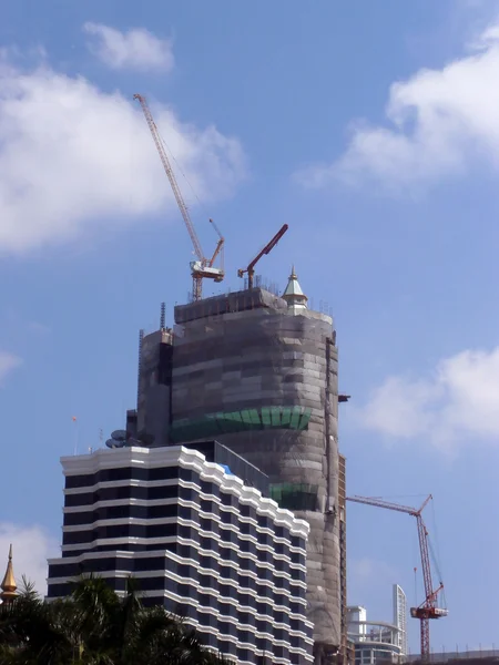 Массивный каркас современной строительной площадки — стоковое фото