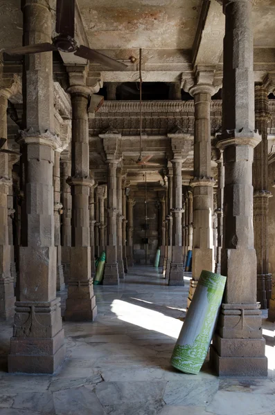 Innenraum der Jama-Moschee in Ahmedabad — Stockfoto
