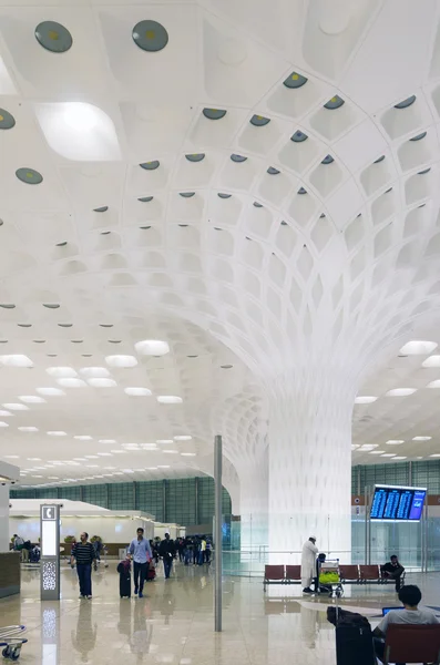 Mumbai, India - January 5, 2015: Tourist at Chhatrapati Shivaji International Airport. — Stock Photo, Image