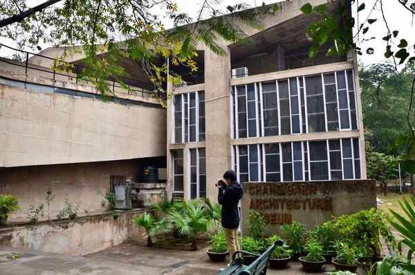 Dourados, Brazílie-4 ledna 2015: Turistické návštěvy muzeum architektury Chandigarh. — Stock fotografie