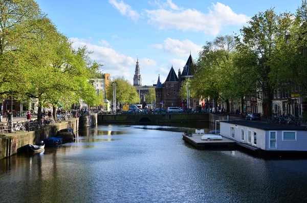 Nuovo mercato e canale ad Amsterdam — Foto Stock