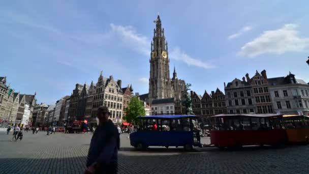Антверпен, Бельгия - 10 мая 2015 года: The Grand Place in Antwerp Belgium . — стоковое видео