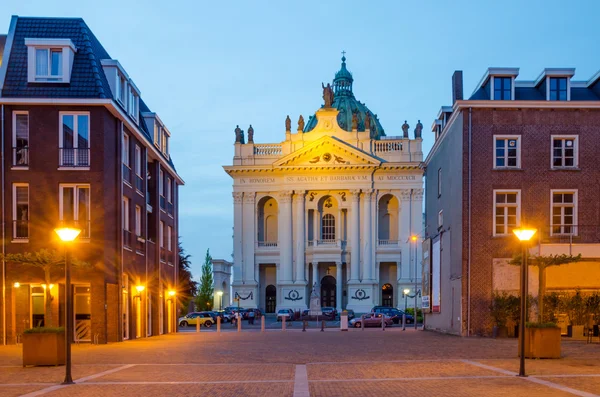 Bazilika svaté Barbory v Oudenbosch a svátek — Stock fotografie