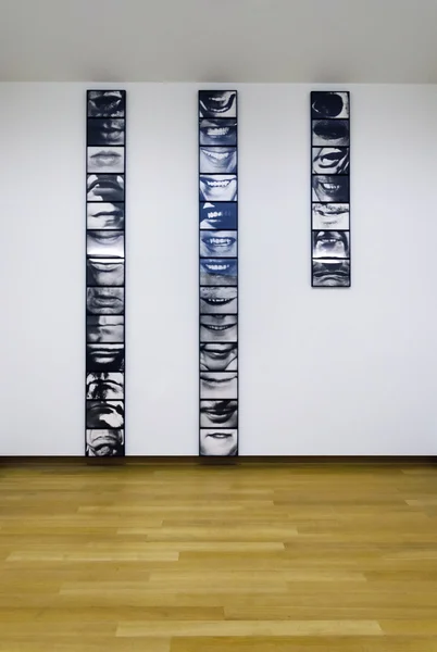 Amsterdam, Holandia - 6 maja 2015: Wystawa czasowa w Stedelijk Museum w Amsterdamie. — Zdjęcie stockowe