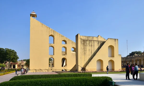 Jaipur, Inde - 29 décembre 2014 : Visite touristique de l'observatoire Jantar Mantar à Jaipur, Inde . — Photo