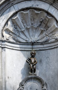 Manneken Pis (küçük adam çiş) Brüksel, Belçika
