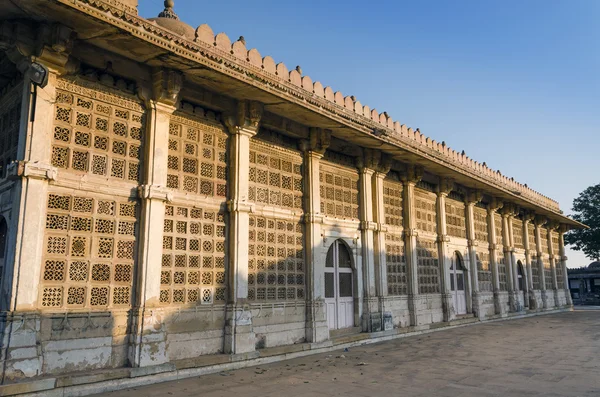 Exteriér sarkhej roza mešity v ahmedabad — Stock fotografie