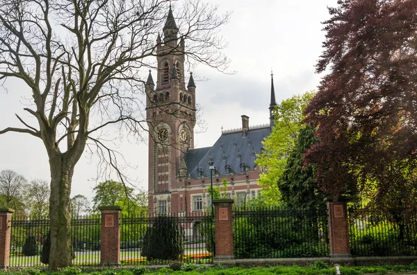 Vredespaleis. Internationale Hof van Justitie in Den Haag — Stockfoto