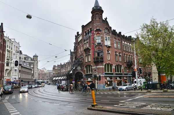 Amsterdam, Netherlands - May 16, 2015: People at Westermarkt District in Amsterdam — Stock Photo, Image