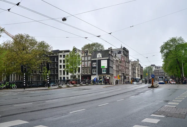 Amsterdam, Nederland - 16 mei 2015: Mensen op Westermarkt District in Amsterdam — Stockfoto