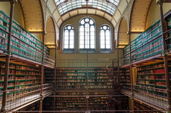 Amsterdã, Holanda - 6 de maio de 2015: Rijksmuseum Research Library in Amsterdam . — Fotografia de Stock