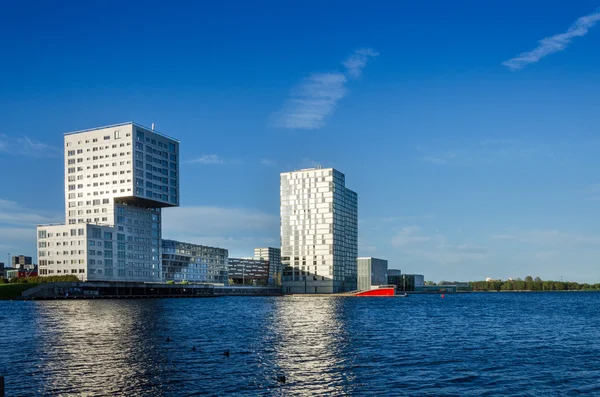 Almere, Países Bajos - 5 de mayo de 2015: Edificios de apartamentos Skyline de Almere Stad —  Fotos de Stock