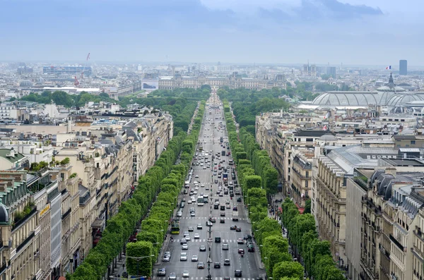 Champs Elysees from the Arc de Triomphe in Paris — Zdjęcie stockowe