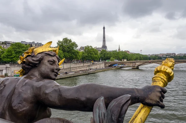 Pont Alexandre III across the River Seine with Eiffel Tower — ストック写真
