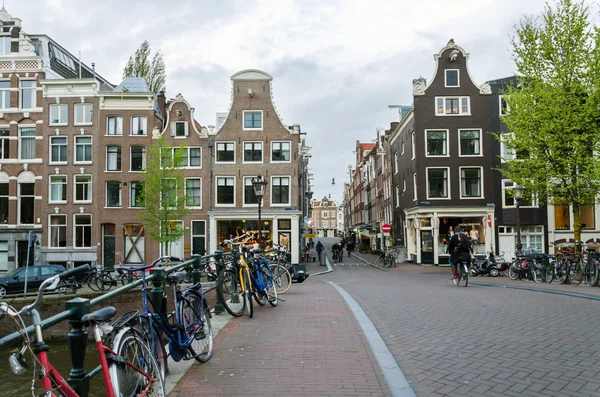 Amsterdam, Netherlands - May 7, 2015: Dutch People in the city of Amsterdam — Zdjęcie stockowe