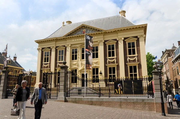 The Hague, Netherlands - May 8, 2015: Tourists visit Mauritshuis Museum in The Hague — стокове фото