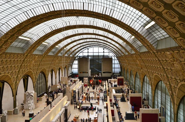 Paris, France - 14 mai 2015 : Visiteurs au Musée d'Orsay à Paris, France . — Photo