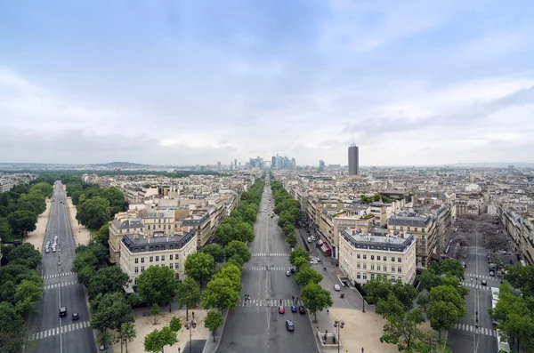 Champs Elysees do La Defense z Łukiem Triumfalnym w Paryżu — Zdjęcie stockowe