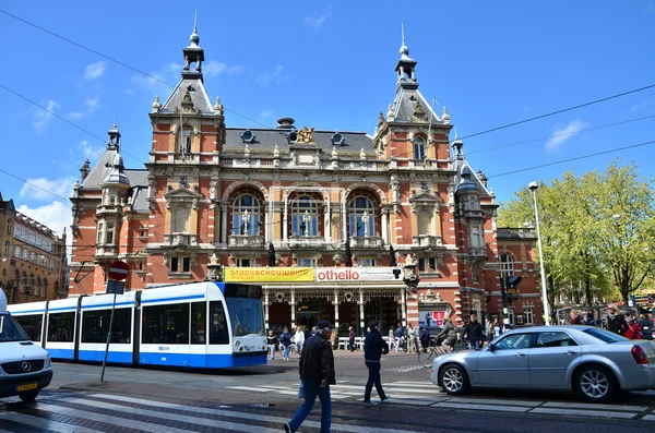 Amsterdam, Netherlands - May 6, 2015: People around Stadsschouwburg building at Leidseplein in Amsterdam — Stock Photo, Image