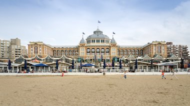 Lahey, Hollanda - 8 Mayıs 2015: Kurhaus Scheveningen, Lahey, turist