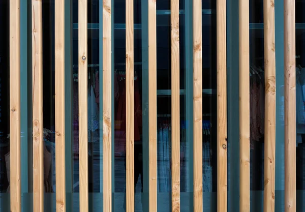 Fachada de aleta de madera — Foto de Stock